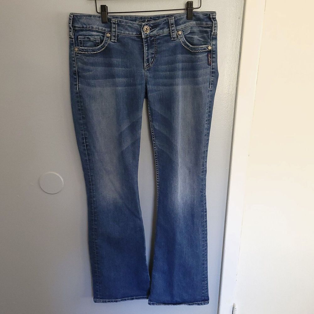 Silver Jeans Pioneer Embroidered Button Flap Back Pockets Medium Wash Size 31X33